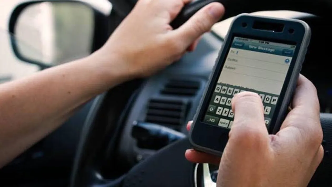 Ce amendă poți lua dacă vorbești la telefon la volan