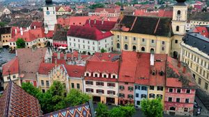 Femeie de 58 de ani, transportată de urgență la spital după ce i-a căzut o țiglă în cap în centrul Sibiului