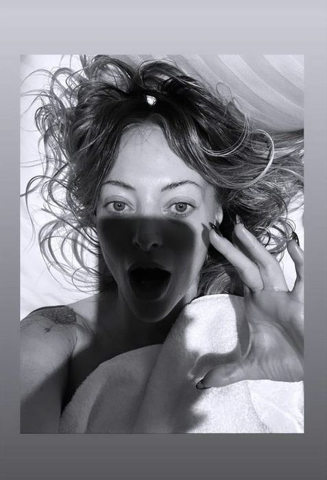 Delia, selfie incendiar într-un prosop de baie. Cât de mult a lăsat să se vadă în poză