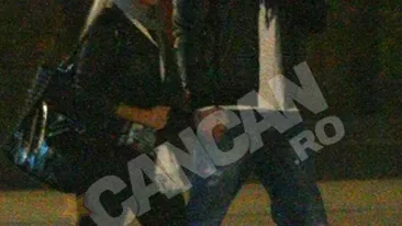 Se plimba ca doi porumbei. Anda Adam si Victor Slav se iubesc ca in prima zi!