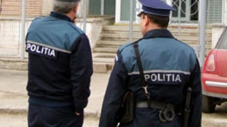 S-a urcat beat la volanul microbuzului si a accidentat o masina de Politie