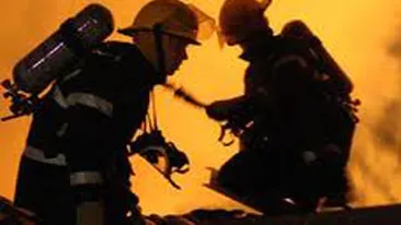 Incendiu intr-un bloc din centrul Capitalei, 20 de locatari au fost evacuati