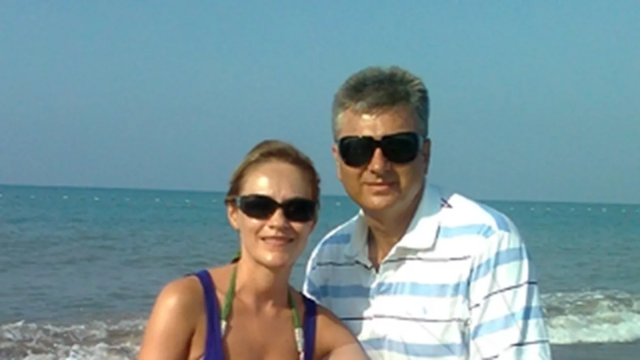 Gabi Firea si Florentin Pandele s-au relaxat pe plajele din Turcia! Si-au petrecut luna de miere citind