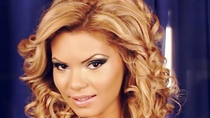 Cele mai jenante filmari cu rivala lui Beyonce a lui Guta! Cum suge un castravete si cum se freaca de Fernando de la Caransebes!