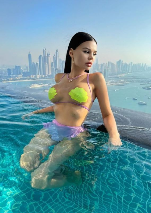Povestea incredibilă a femeii care la 37 de ani arată ca o adolescentă. Ekaterina a fugit de acasă când avea doar 16 ani, iar la 18 a devenit pentru prima oară mamă