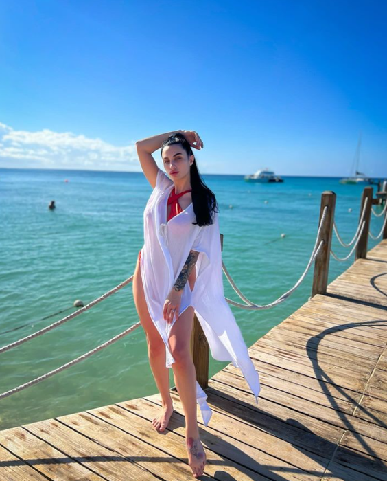 Ana Porgras a făcut plajă topless la Survivor, iar Pro TV a difuzat imaginile. A renunţat la haine