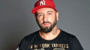 După 20 de ani de muzică, CRBL se reinventează: ”Îmi fac muzica şi o iau de la zero”