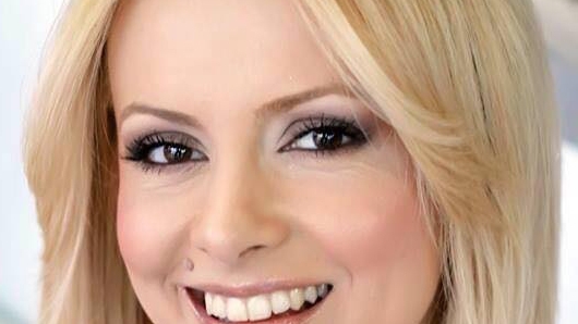 Simona Gherghe nu se mai poate ascunde nici cu o ”tonă” de machiaj! Ridurile nu o ”iartă” nici pe ea