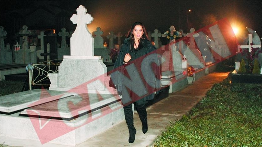 A prins-o miezul noptii intr-un cimitir!
