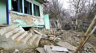 Alunecarile de teren au distrus gospodaria unui gorjean: "Casa a luat-o la vale"