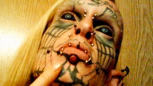 A vrut să arate ca Diavolul si s-a automutilat! Cum arată tânărul care îşi spune "Satana"