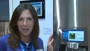 VIDEO Vezi cum arata frigiderul de 3.000 de dolari de pe care poti intra pe internet!
