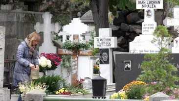 Imagini emotionante cu vaduva maestrului Florian Pittis la mormantul din cimitirul Bellu!