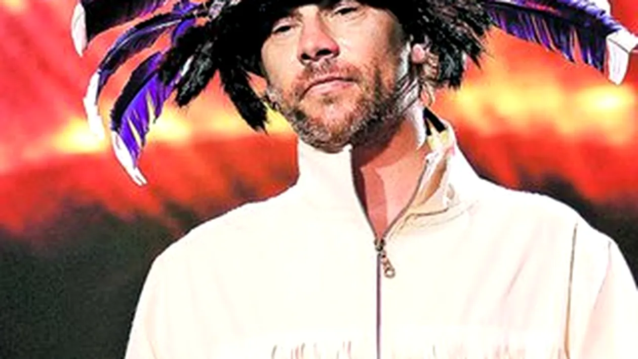 Jay Kay, solistul Jamiroquai, pagubit in Romania! A ramas fara palaria norocoasa!