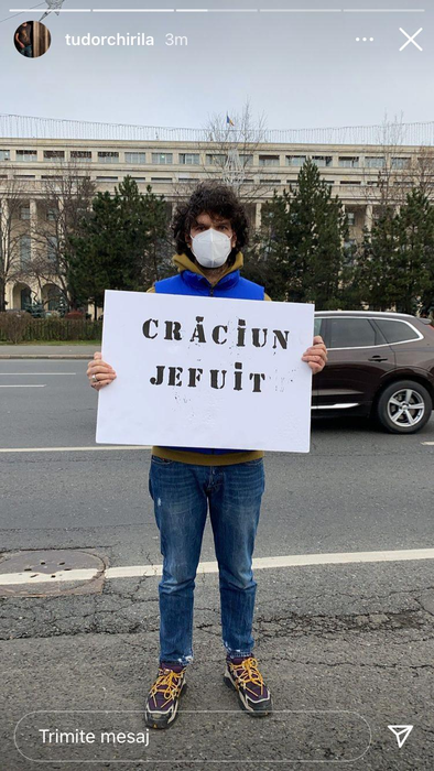 Tudor Chirilă protestează în Piașa Victoriei