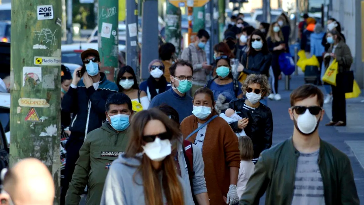 De mâine, 8 ianuarie, masca de protecție redevine obligatorie în aer liber