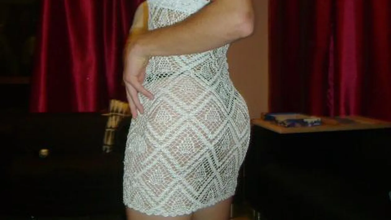 Scoate hit dupa hit, dar ascunde un… secret! Alex Mica si-a facut debutul muzical in haine de femeie!