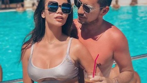 Denisa Hodișan și iubitul ei, fotografiați complet dezbrăcați în cadă! Dezvăluirea intimă făcută despre Flick, după ce s-a testat de coronavirus