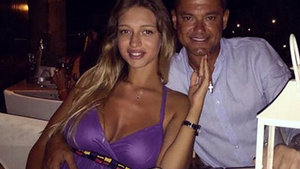 După bătaia din urmă cu trei săptămâni de la ”Caelia”, Cristi Boureanu a recidivat într-un alt restaurant din Mamaia. A lovit barmanul cu paharul în cap şi l-a lăsat lat! Politicianul s-a enervat pentru că angajatul localului i-a vorbit la pertu. Barmanul şi-a scos certificat medico-legal de la IML şi ameninţă cu procesul. ”Era obraznic cu toată lumea de acolo, dar…”, a povestit politicianul pentru CANCAN.ro