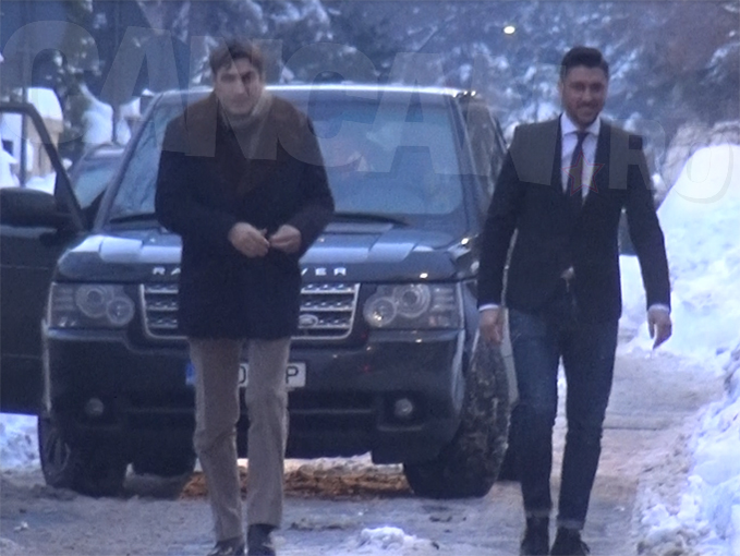 IMAGINILE CARE VOR DA FOC FOTBALULUI DIN ROMÂNIA! CANCAN.ro a filmat o ÎNTÂLNIRE SECRETĂ la o zi după ce Piţurcă a anunţat că susţine Armata în războiul cu Becali. Şi-au făcut planul ca să-i ia Steaua lui Gigi?!