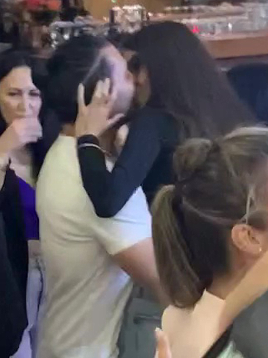 Pepe și Yasmine s-au sărutat îndelung, după ce ar fi avut o dispută zgomotoasă