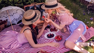 Vino la Sun’s Day Fest in Parcul Mogosoaia pentru a participa la picnicul verii! Ia-ti bilet acum!