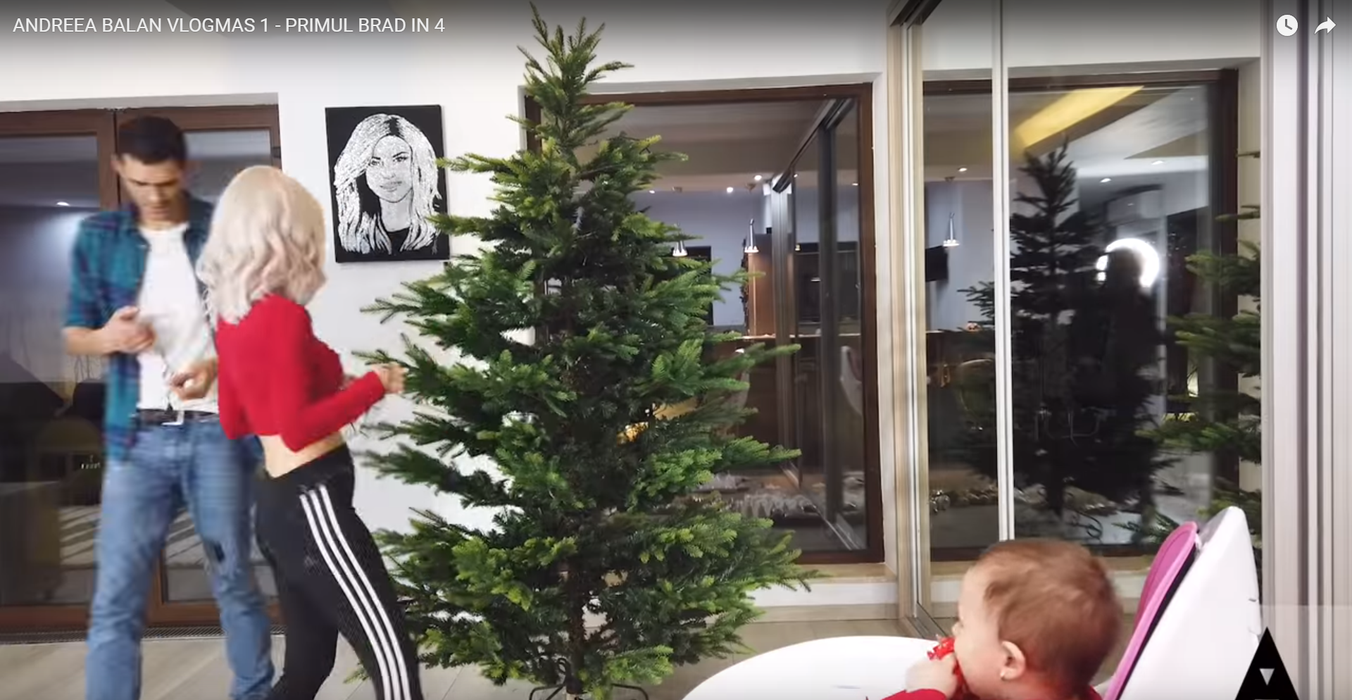 Andreea Bălan, gafă ireală! Și-a luat pantalonii invers. Cum a reacționat live, după ce o fană i-a atras atenția vedetei de la Antena 1