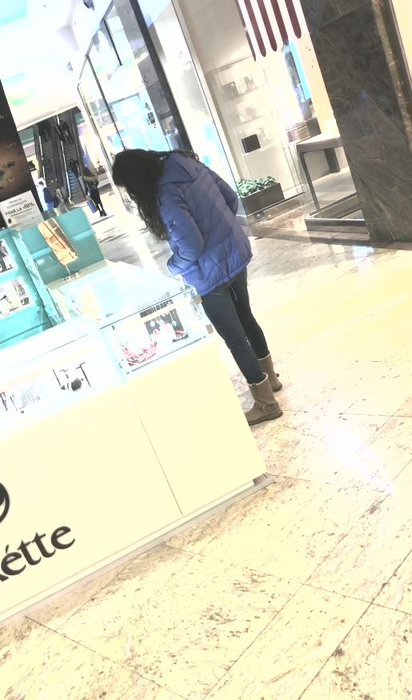 Ramona nu este decisă, se uită lung, dar va renunța! Nu-și ia nimic