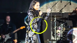 Surpriză! Andra Măruță chiar e însărcinată?! A apărut cu burtica pe scenă, la ultimul concert