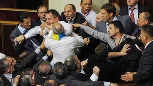 Bataie care pe care in Parlamentul ucrainean! Deputatii s-au luat la pumni din cauza limbii ruse!
