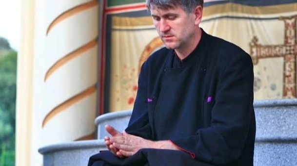 Cristian Pomohaci a fost bătut! Controversatul preot a povestit totul cu durere în suflet