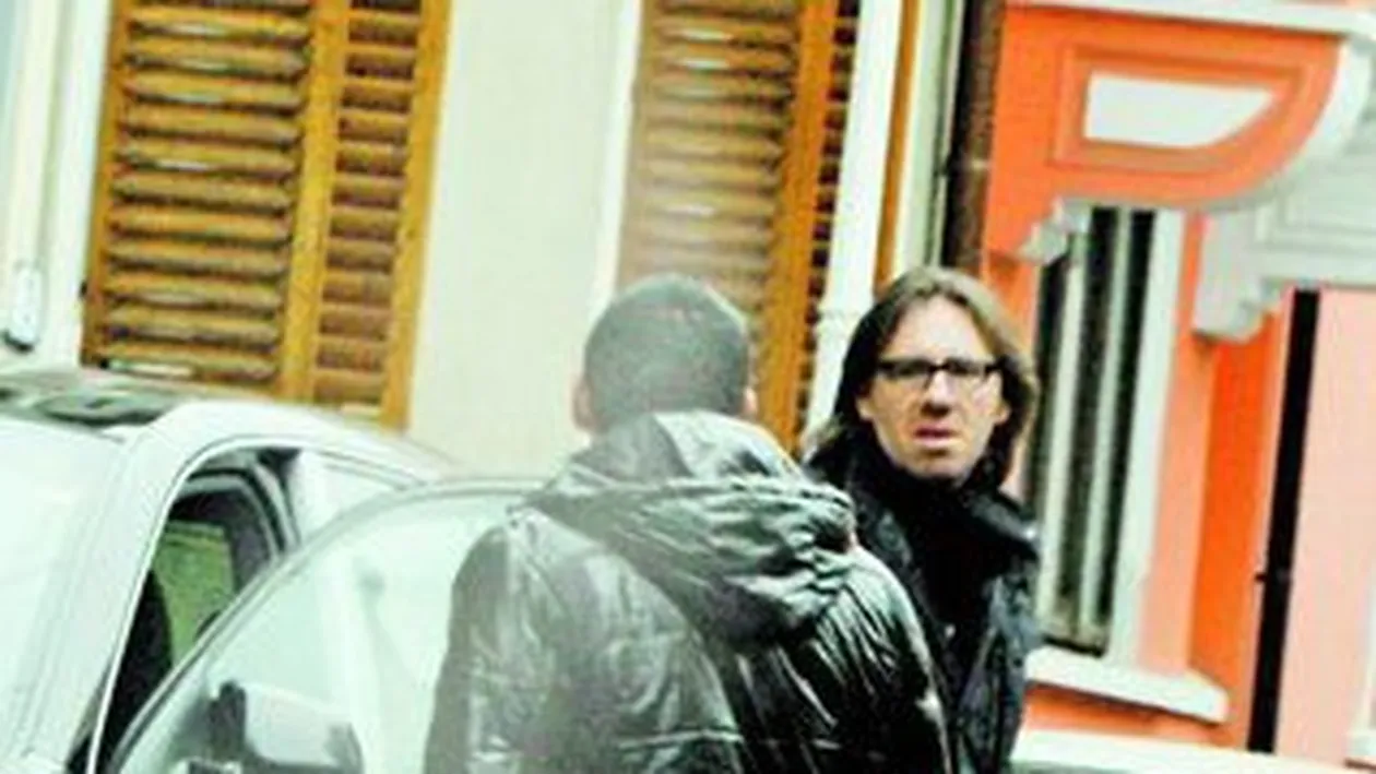 Naistul cu doi pantofi rosii. Nae Voiculet si-a tras Porschulet