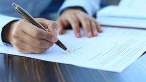 Ce trebuie să faci când pleci cu copilul din țară. Actele necesare și când îți trebuie procură