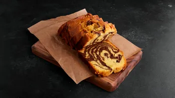 Cozonacul a ajuns atât de scump, încât românii își cumpără la felie. Ce preț are acum, în decembrie 2025