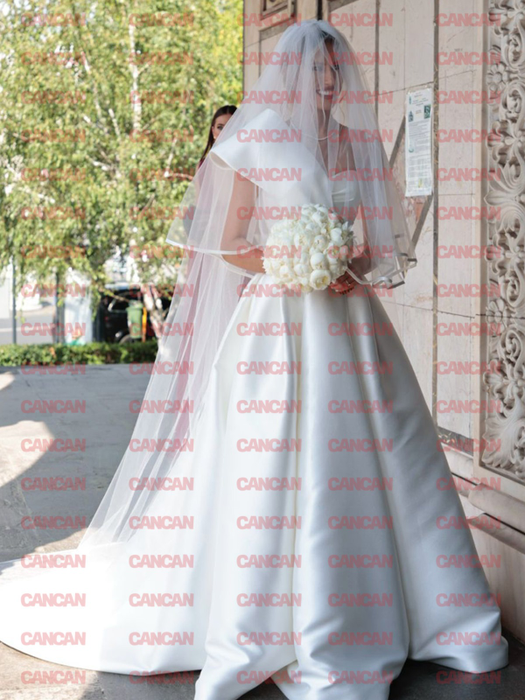 Gabriela Prisăcariu a fost ținută la ușa bisericii: Dani își făcea spovedania (Foto: CANCAN.RO)