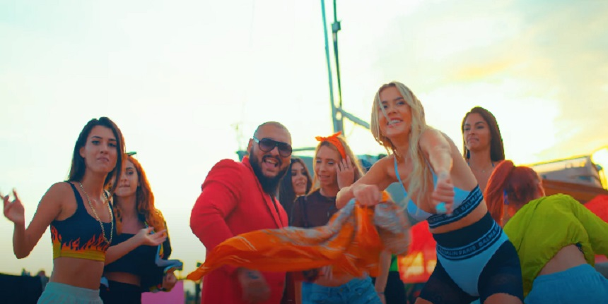 Emily Burghelea, idilă cu Dani Mocanu? Fosta asistentă de la Acces Direct, ipostaze tandre cu manelistul, în cel mai nou videoclip al acestuia. VIDEO