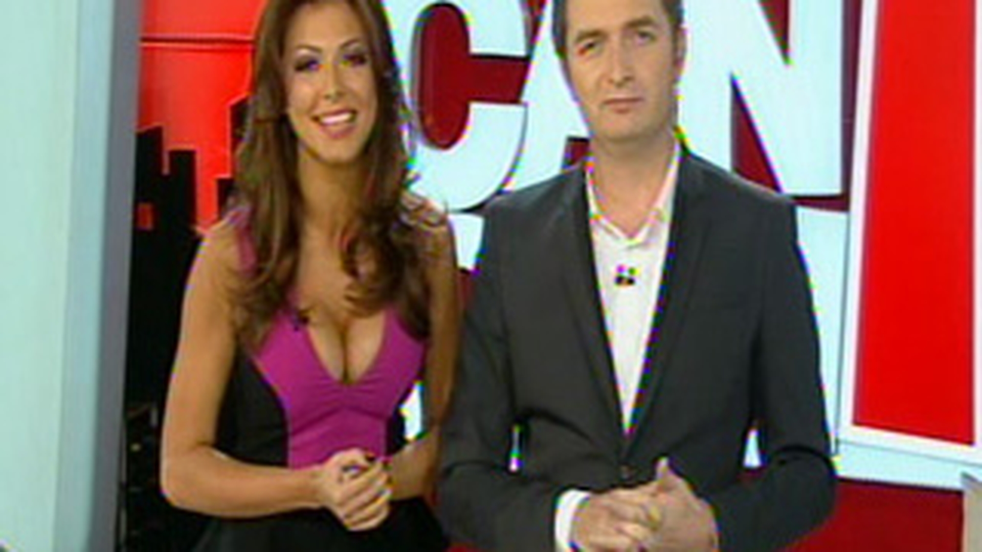 Decolteu UCIGATOR la CANCAN TV! Uite in ce tinuta provocatoare a intrat Ilinca Vandici in platou la Acasa TV!