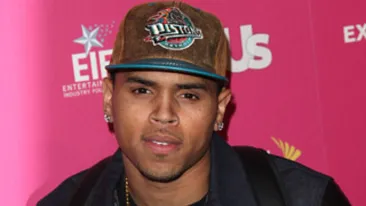Aroganta incredibilă a fostului iubit al Rihannei! Chris Brown si-a vopsit masina după modelul de pe pantofii sport preferati!