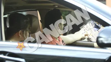 Liviu Guta face acte de caritate in plina strada, dar incalca regulile de circulatie! Vezi ce a cumparat de la o batranica