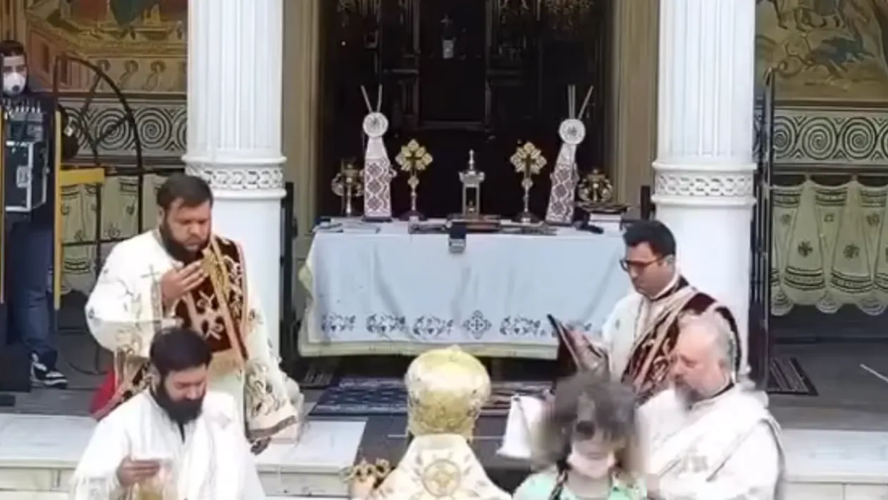 Imagini uluitoare la Catedrala din Constanța! Ce putut sa-i facă o femeie preotului întrece orice imaginație: ”Săraca, e tulbure la minte!”
