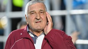 De necrezut! Câți lei costă o porție de mici la restaurantul lui Rică Răducanu: ”Pe unii îi servesc chiar eu!”