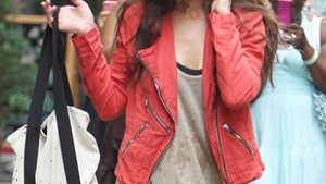 Katie Holmes a cheltuit 100.000 de dolari sa-si schimbe look-ul! Afla ce si-a facut si de ce!
