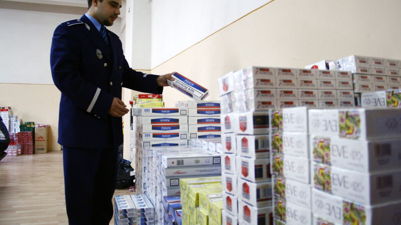 Anul în care fiecare a doua țigară era ilegală. De ce contrabanda revine în România