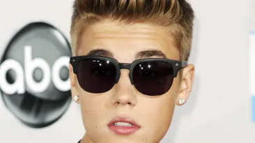 A luat-o razna? Justin Bieber şi-a arătat fundul fanilor, pe o reţea de socializare!