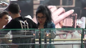 Dj Wanda, obsedata de bratari de piele! Are peste 100 de modele si nu pleaca la evenimente mondene fara sa aiba macar una!