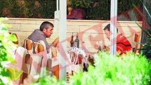 Hagi isi face echipa la restaurant