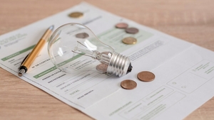 Cresc facturile la energie electrică! Românii se pregătesc să plătească dublu pe lună la gaze