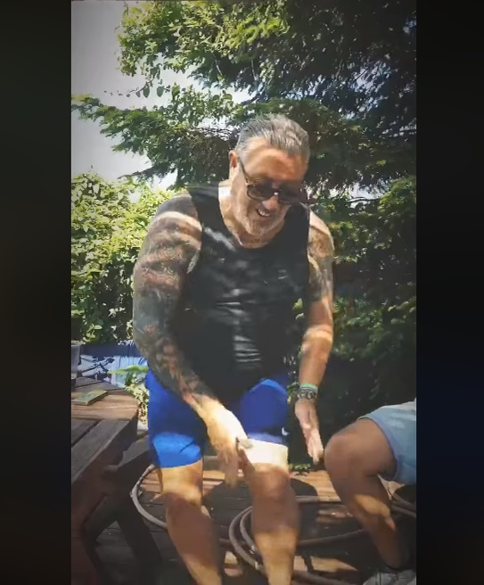 Serghei Mizil, filmat într-o ipostază rușinoasă! Și-a dat pantalonii jos și și-a arătat zonele intime