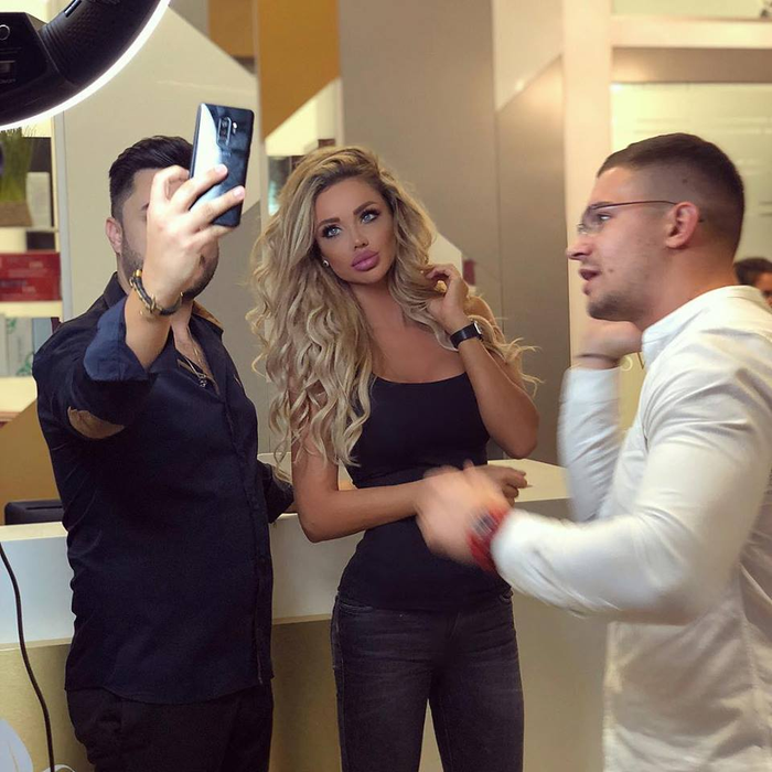 Pe urmele lui Moni și ale lui Mr. Pink! Bianca Drăgușanu, întâlnire nocturnă cu un bogătaș chinez