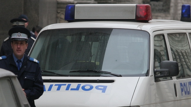Inselata prin telefon. A crezut ca-si salveaza fiul, insa a aruncat banii pe geam!